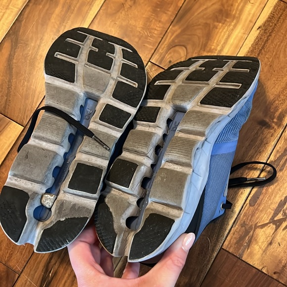 On Cloud Womens 8 - Picture 3 of 3